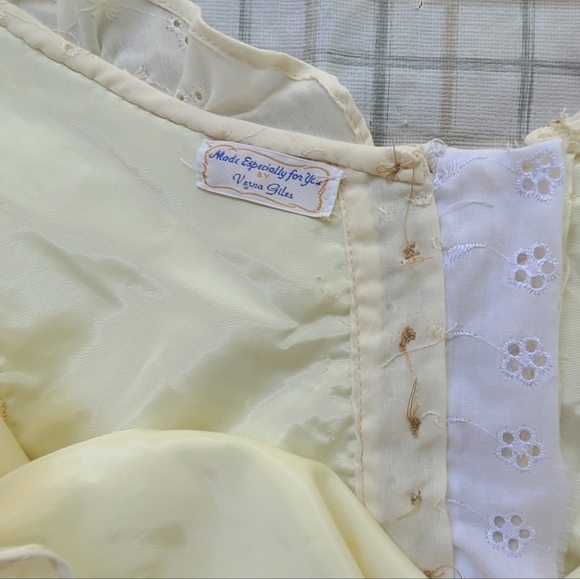 Vintage cream eyelet lace midi dress - Picture 6 of 6